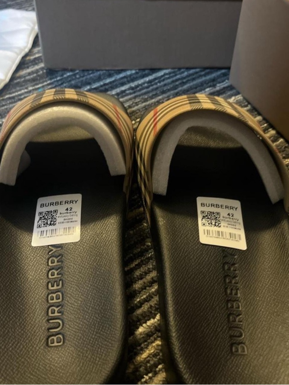 Burberry Sandals — Size 9 US / 42 EU - Picture 5 of 5